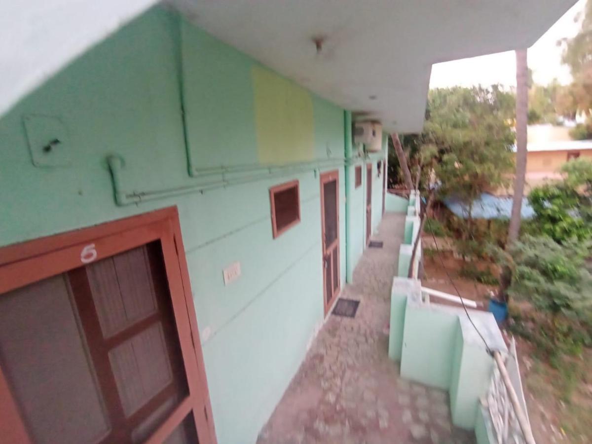 Sri Shankaraa Guest House Tiruvannamalai Bagian luar foto