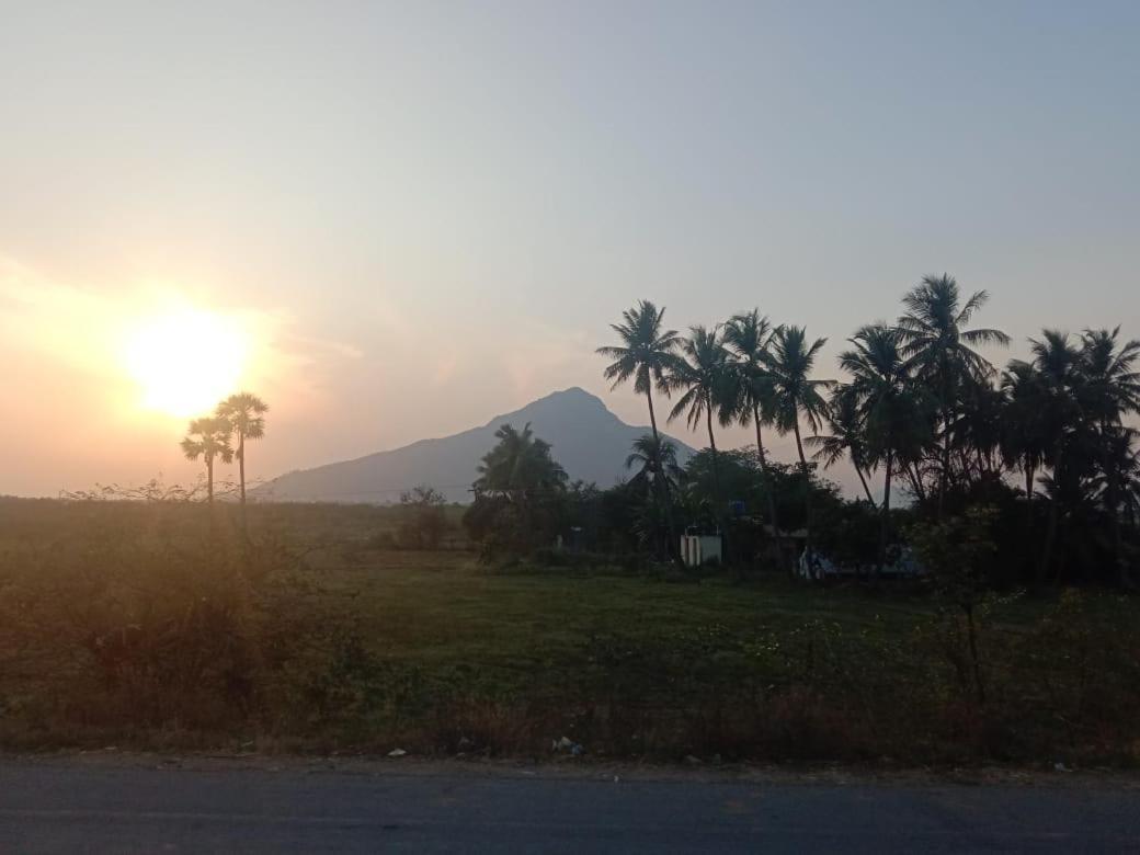 Sri Shankaraa Guest House Tiruvannamalai Bagian luar foto